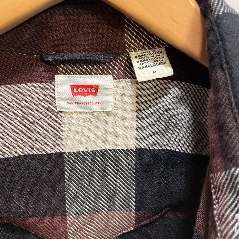 Levi’s Red Plaid Flannel Shirt Size Medium. - Picture 4 of 4